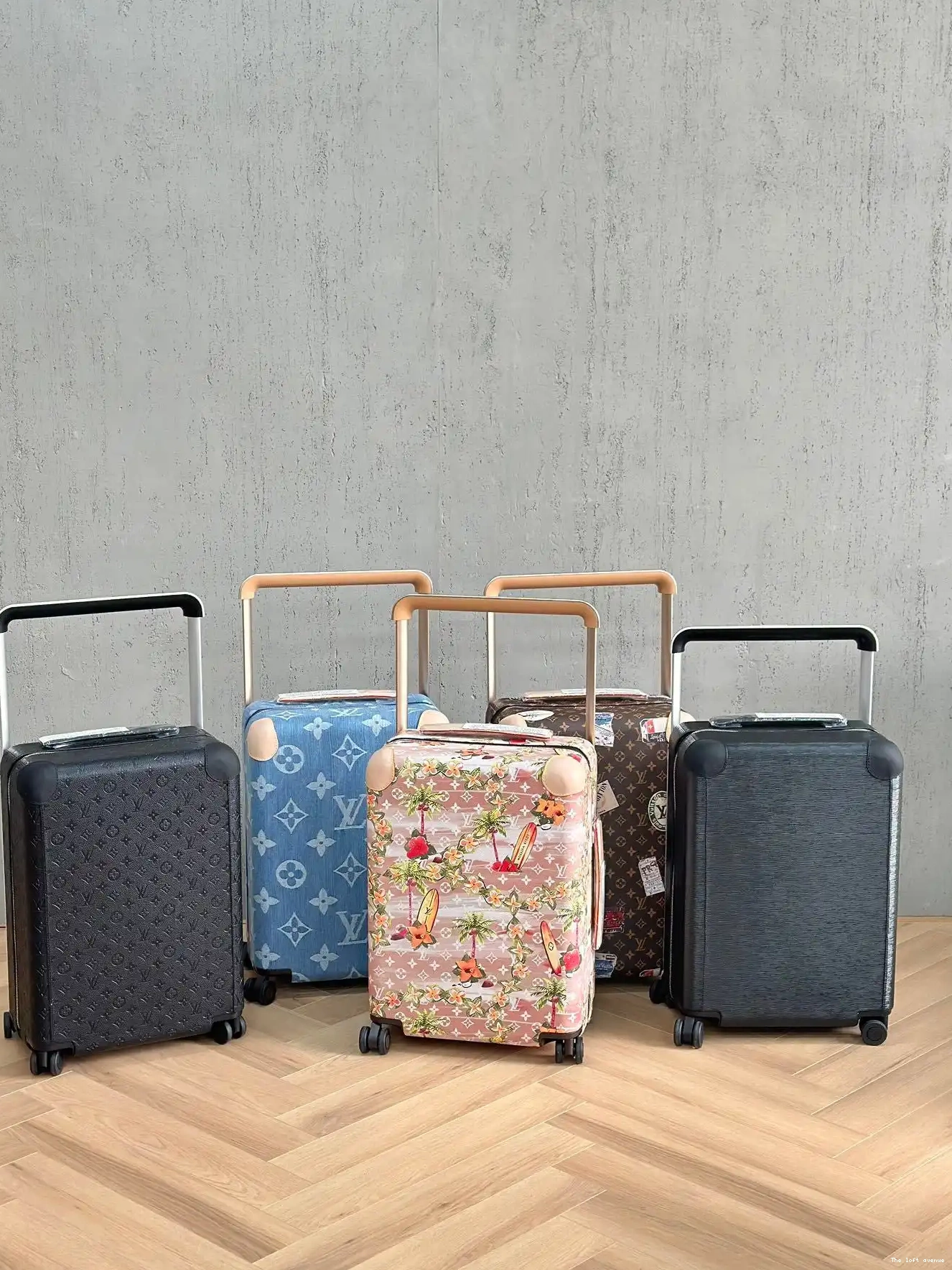 55 SUITCASE MONOGRAM EMBOSSED HORIZON CUSTOM 37L CABIN 0517